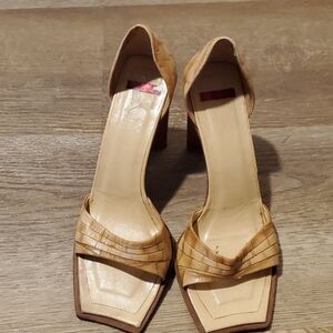 Basket Weave imprinted Square Toe Heels